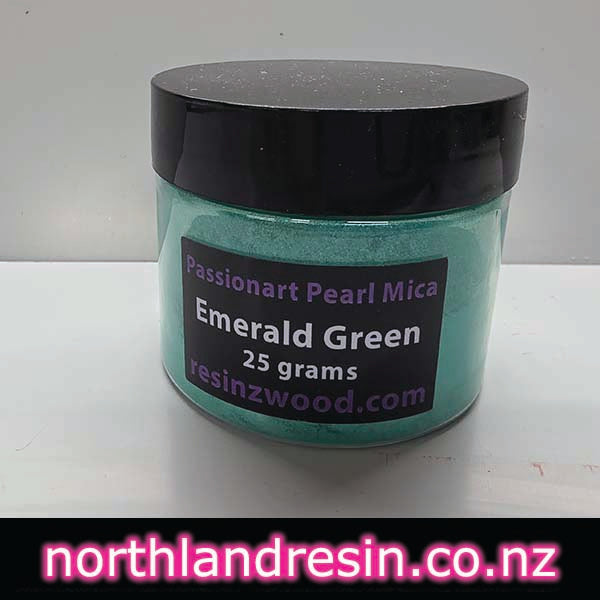 Jar of Emerald Green Passionart Pearl Mica on a white background with 'northlandresin.co.nz' text.